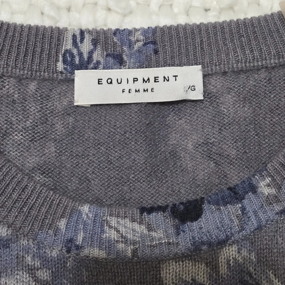 EQUIPMENT FEMME 100% Cashmere Gray Blue Floral Sweater Snake Print Sleeves Large - Picture 13 of 16